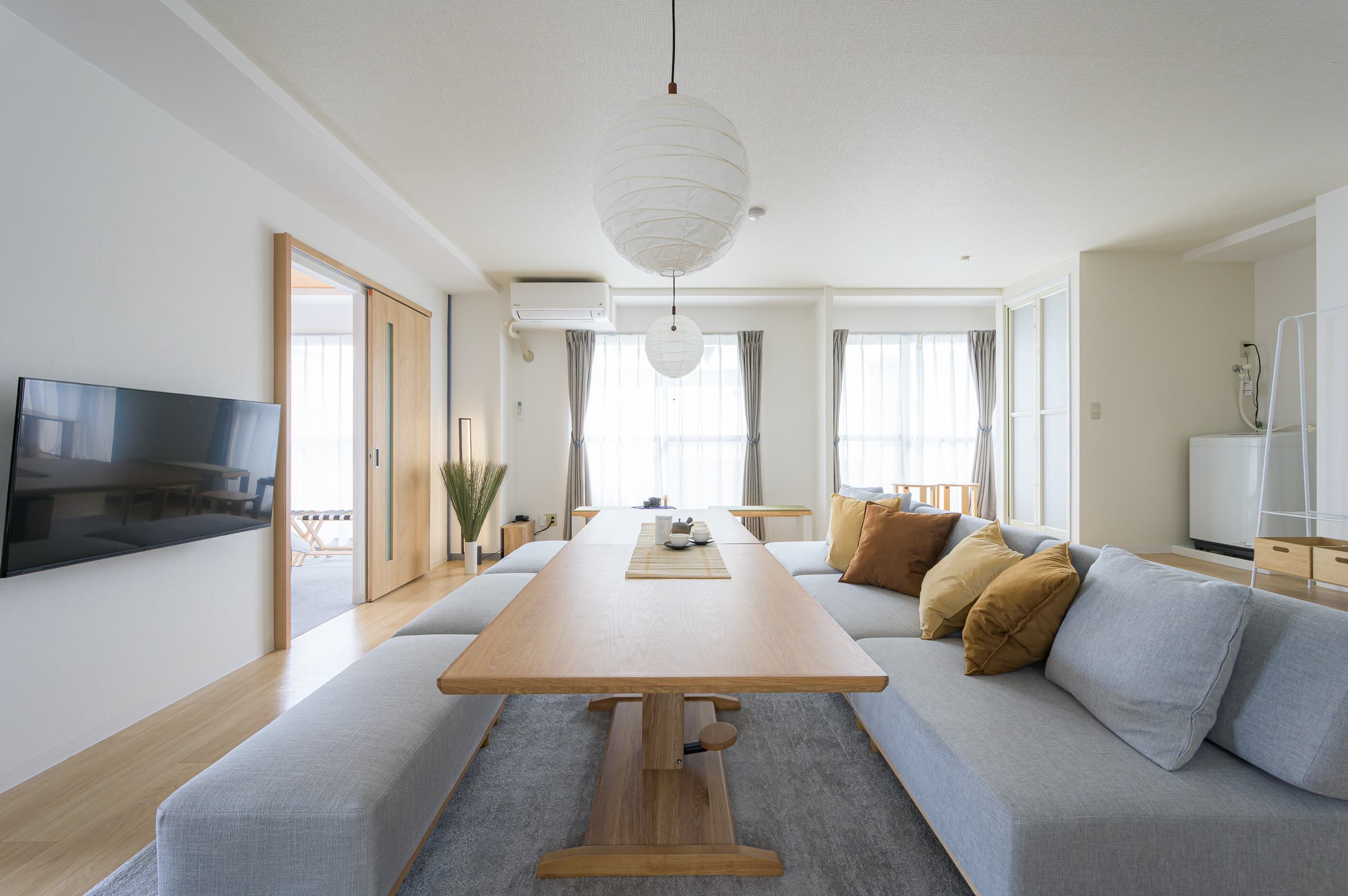 和モダンリビングと穏やかな光